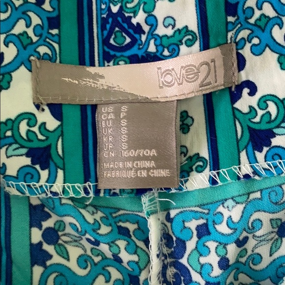 5 for $20 ✨ Love21 Flowy Floral Print Flare Pants - Picture 5 of 8